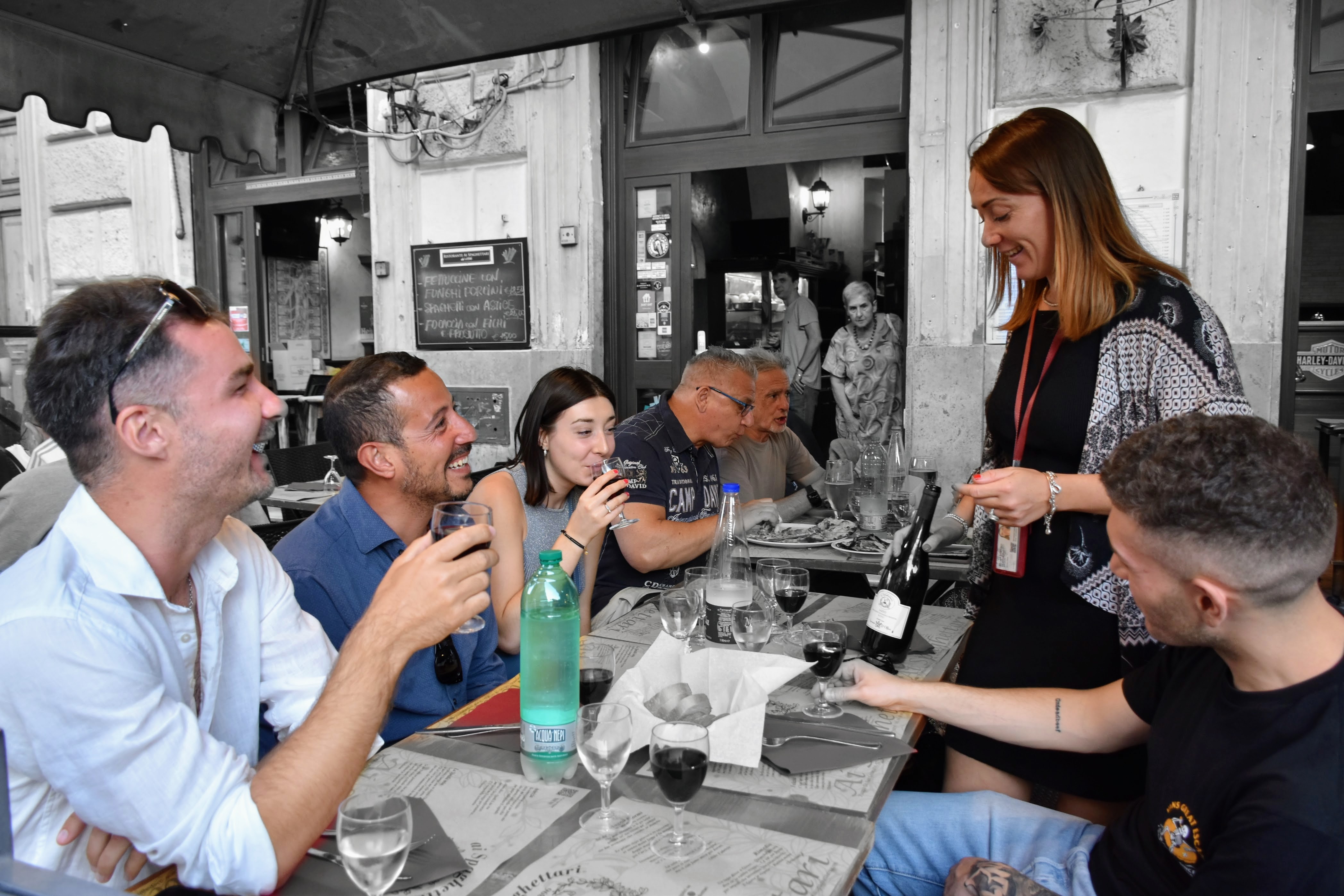 Brindis en una trattoria